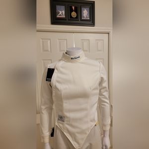 NWT Blue Gauntlet Women's Stretch LH Fencing Jacket, Women's 38, 350NW
